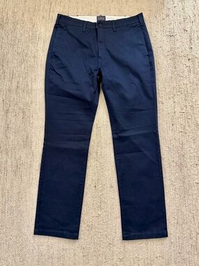 Men’s Vintage Levi Strauss Size 33x30 Straight Leg Navy Khaki Chino Pants